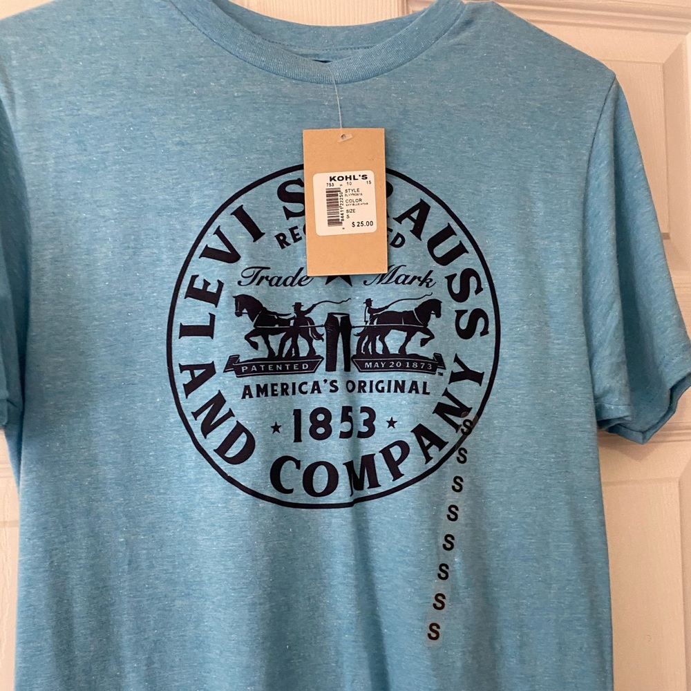 Levi’s tshirt